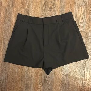Zara Women’s Pleated Shorts, Size XL. Black. NWOT.